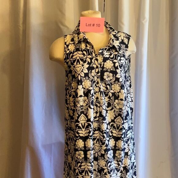 NWOT BY TACERA sleeveless dress with front buttons raised design throughout - Picture 3 of 14